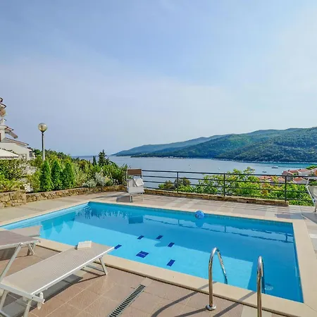 Beautiful In With House Sea View Holiday home