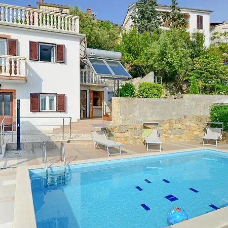 4 Bedroom Beautiful In Vakantiehuis *